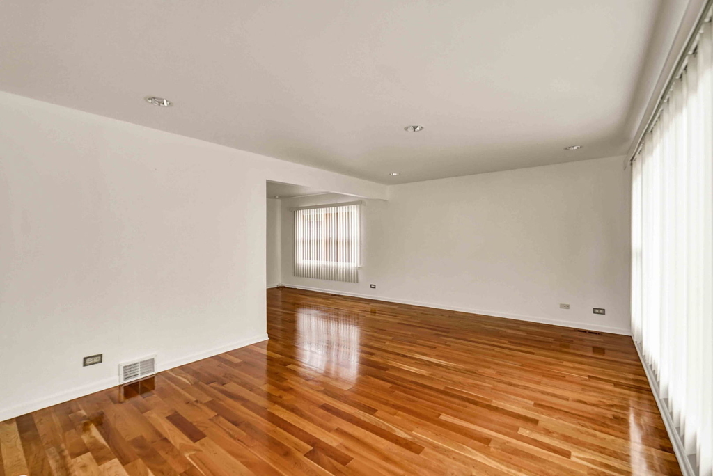2725 N Oak Park Avenue - Photo 4