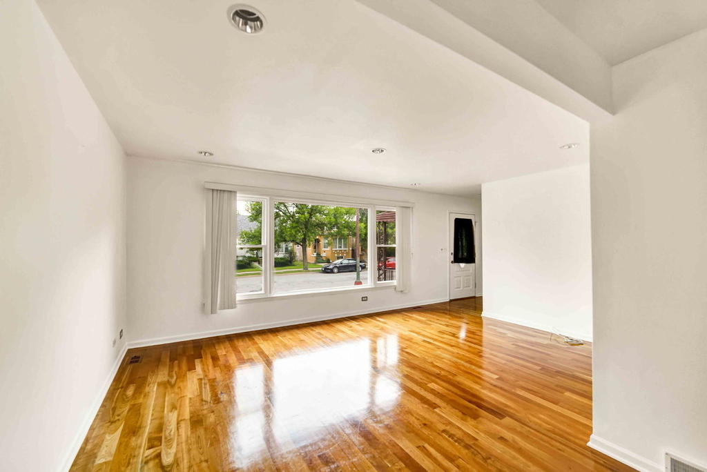 2725 N Oak Park Avenue - Photo 3