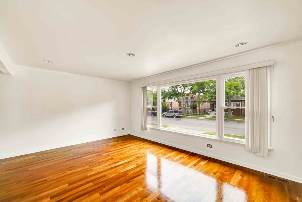 2725 N Oak Park Avenue - Photo 5