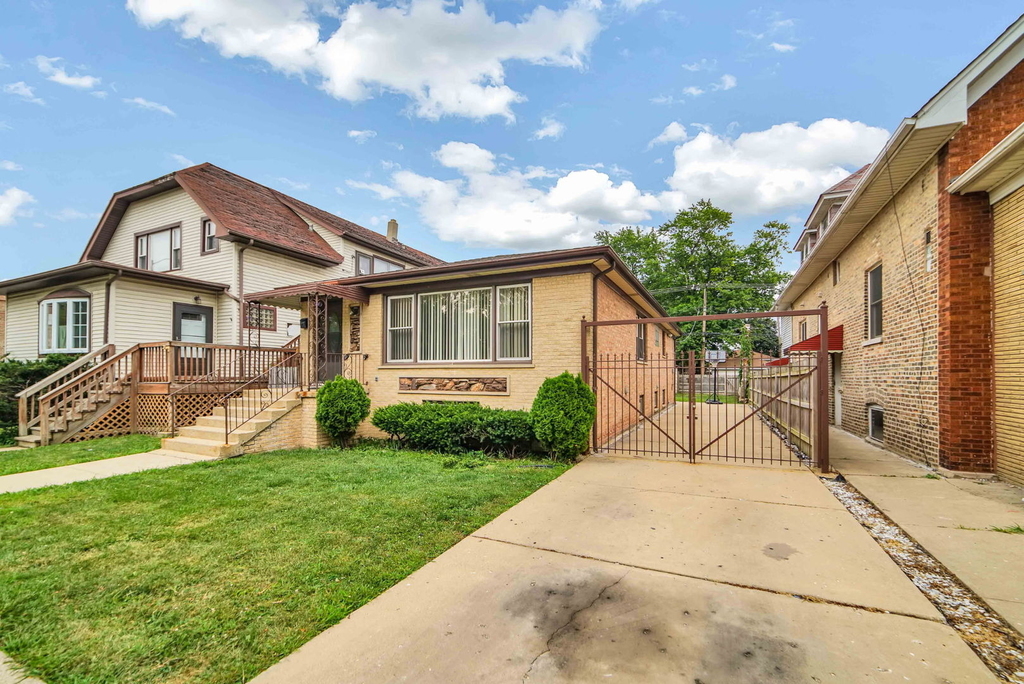 2725 N Oak Park Avenue - Photo 1