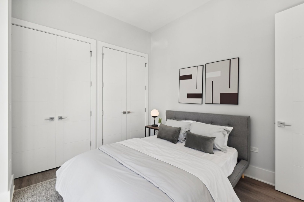 812 W Adams Street - Photo 2