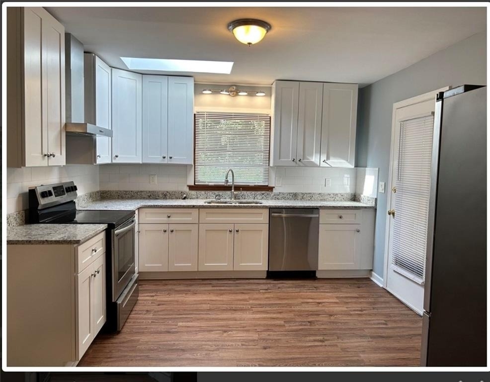 2354 Greenglade Road Ne - Photo 2
