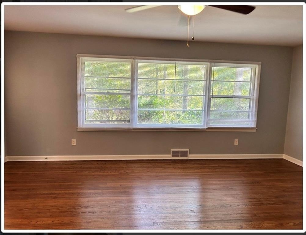2354 Greenglade Road Ne - Photo 5