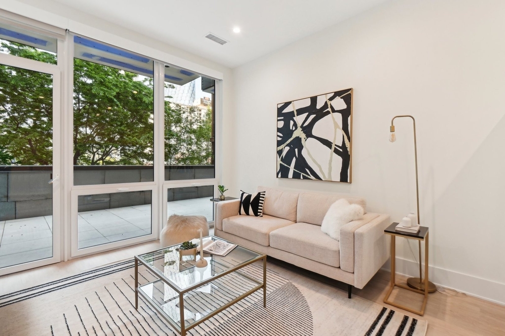 812 W Adams Street - Photo 1