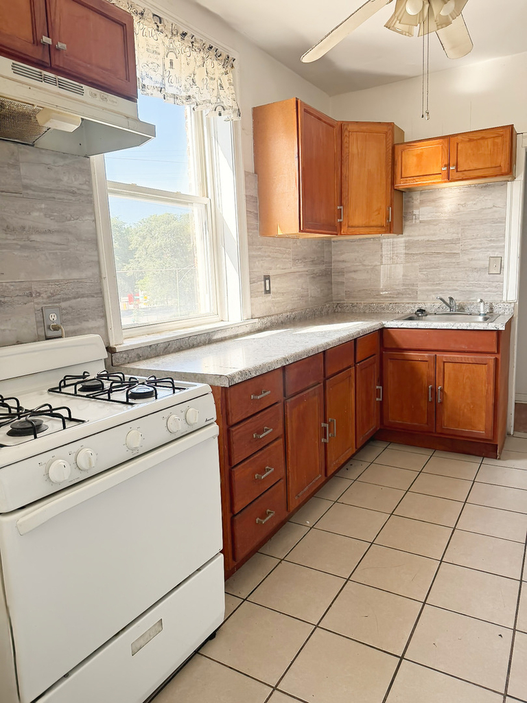 7547 S Cornell Street - Photo 3