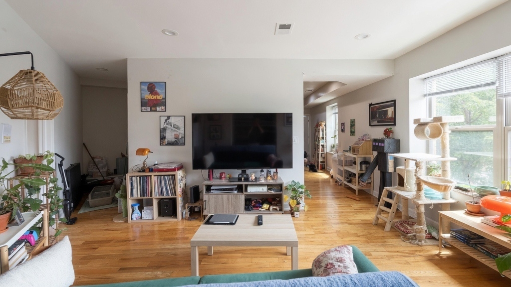 2046 W Touhy Avenue - Photo 4