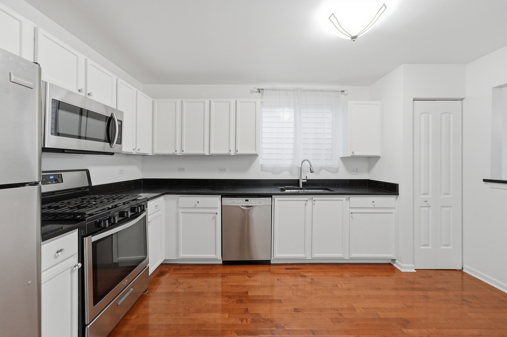 640 Four Seasons Boulevard - Photo 2