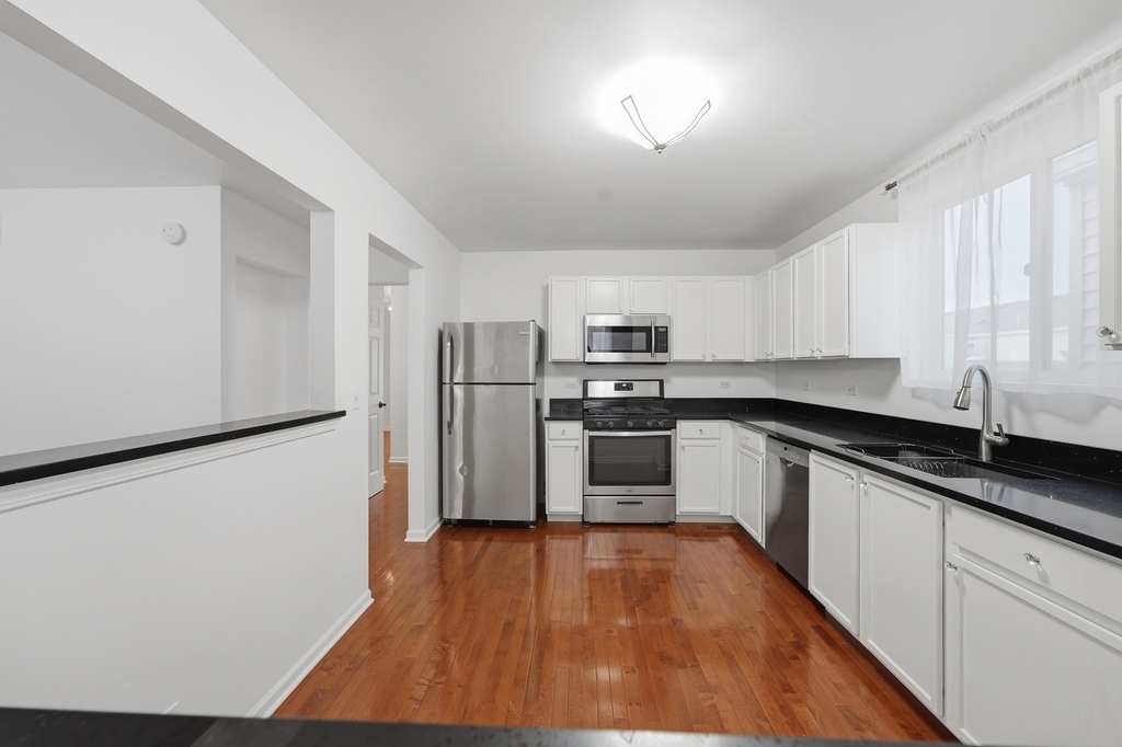 640 Four Seasons Boulevard - Photo 4