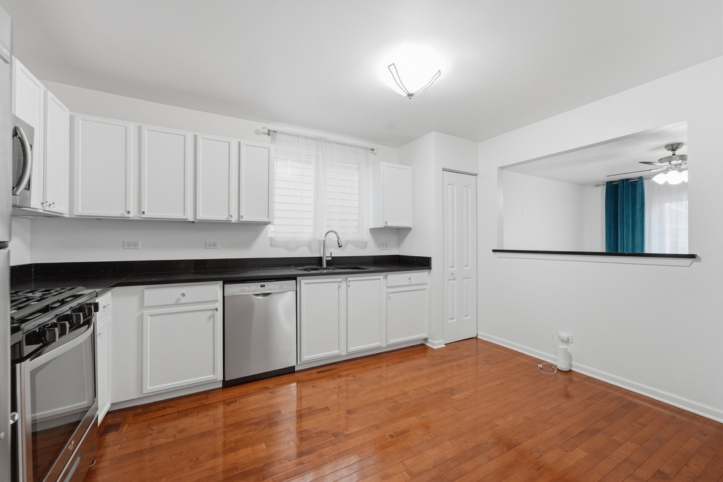 640 Four Seasons Boulevard - Photo 3