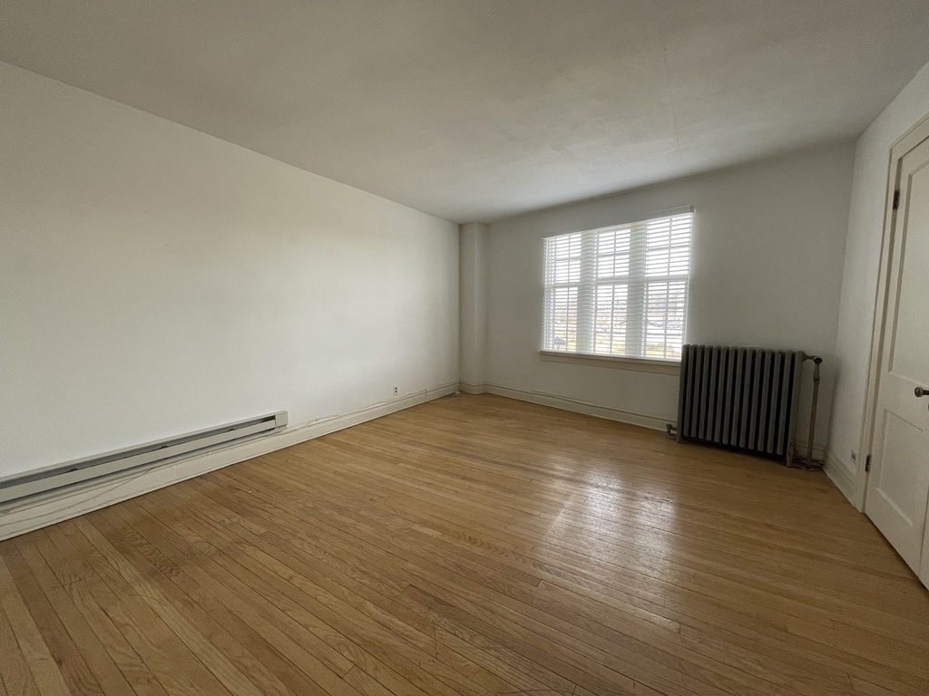 28w579 Stafford Place - Photo 1