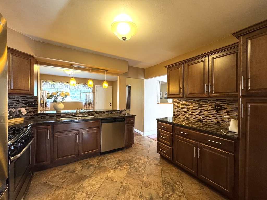 8113 Norwood Court - Photo 10