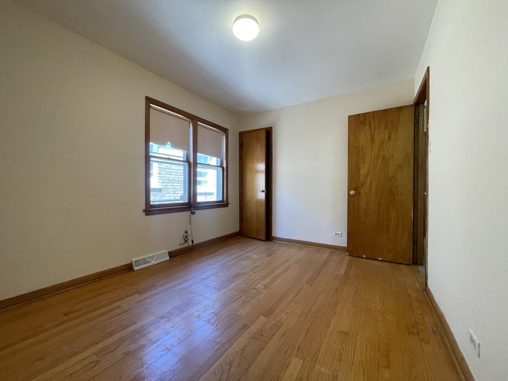 5819 S Narragansett Avenue - Photo 7