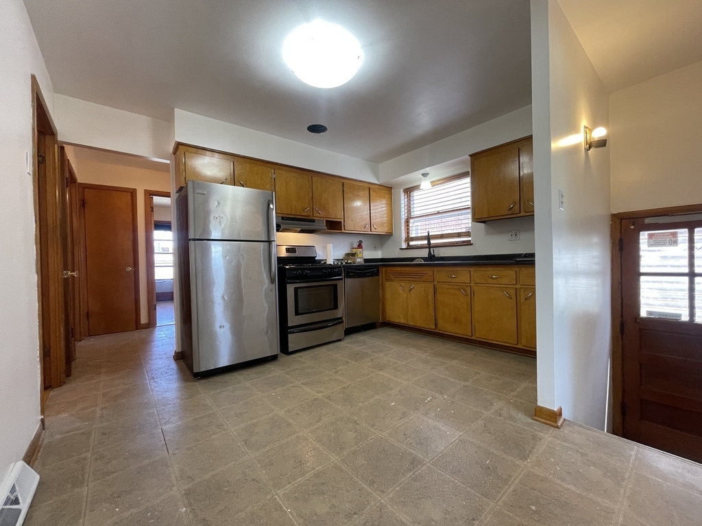 5819 S Narragansett Avenue - Photo 4