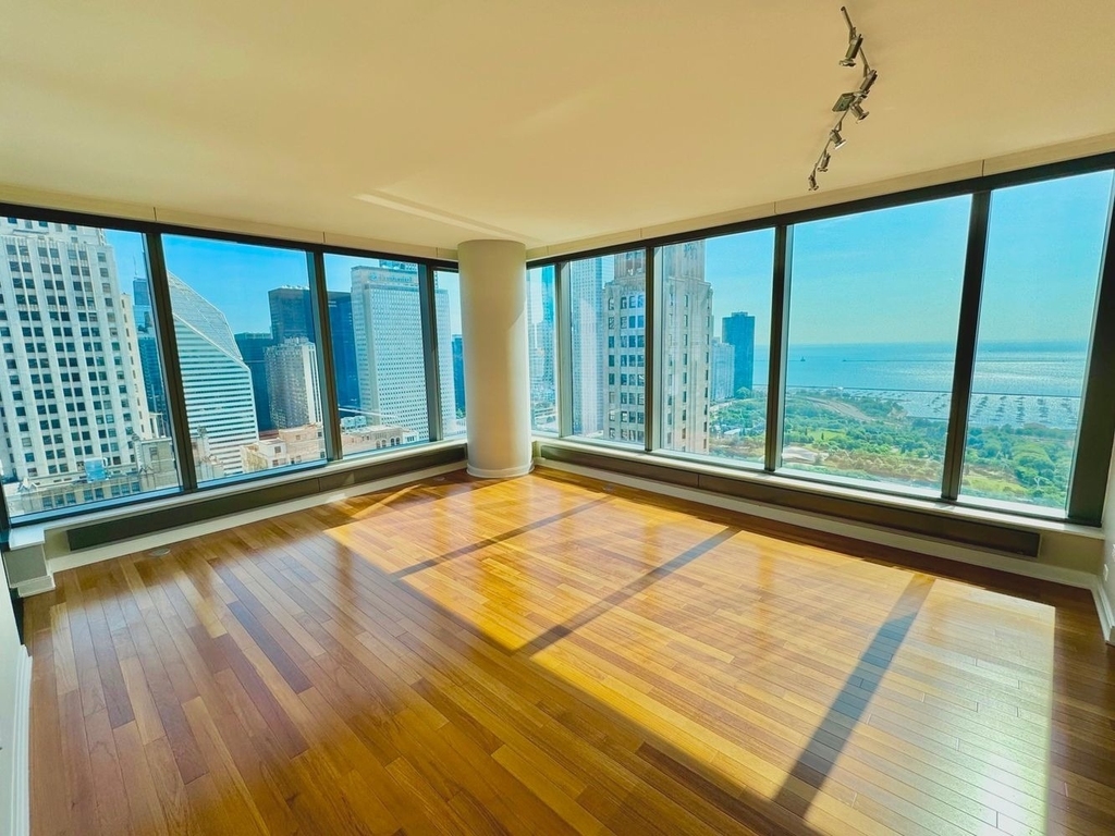 60 E Monroe Street - Photo 1