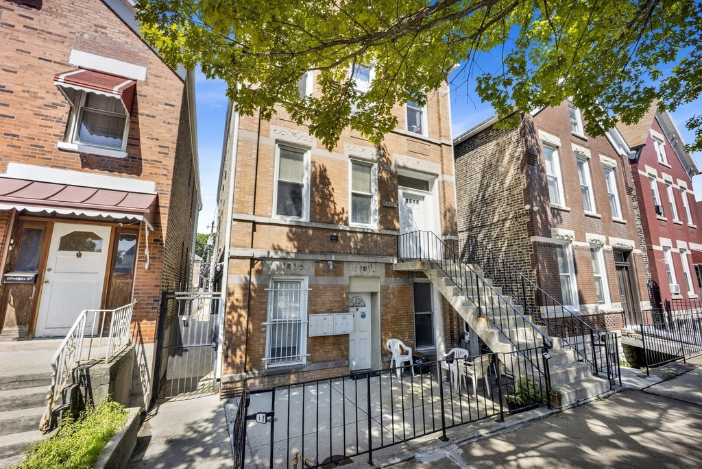 3340 S Carpenter Street - Photo 0