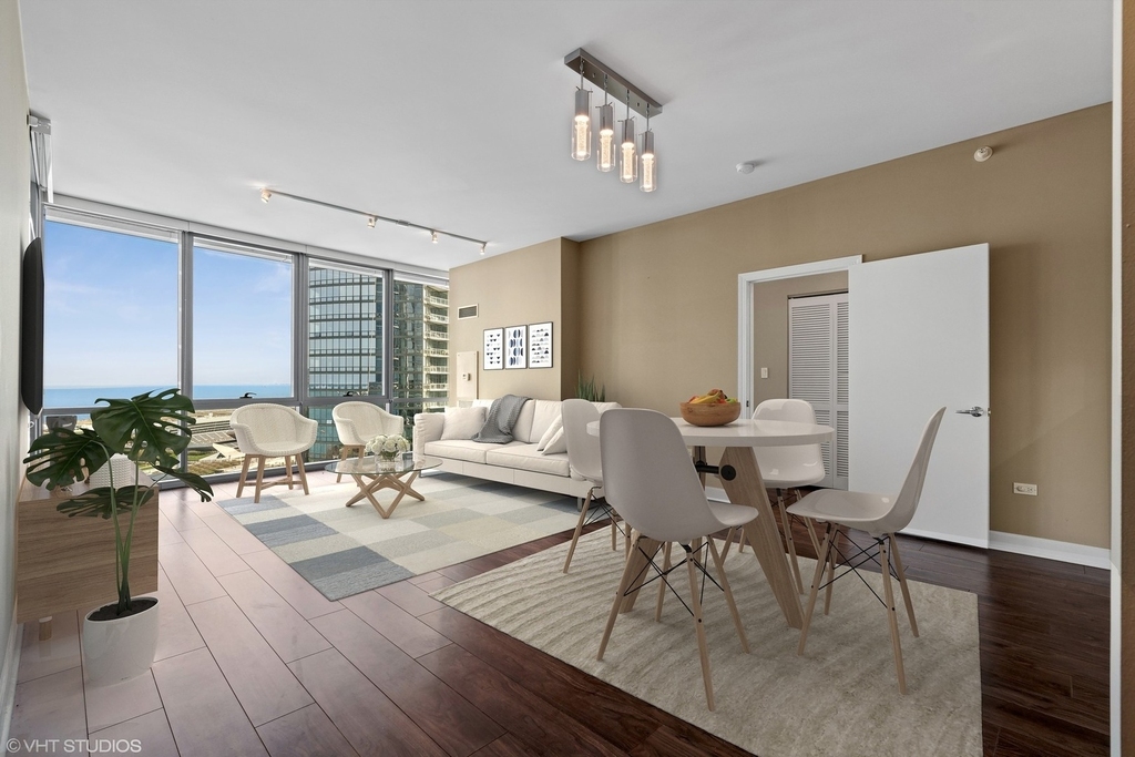 1201 S Prairie Avenue - Photo 1