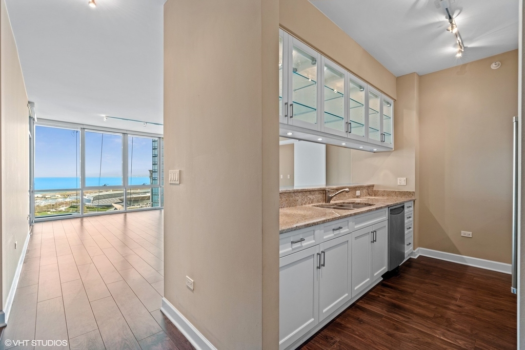 1201 S Prairie Avenue - Photo 9