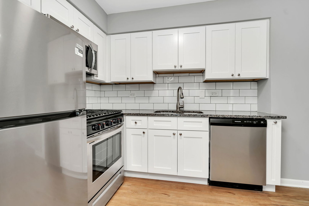 909 Plainfield Road - Photo 1