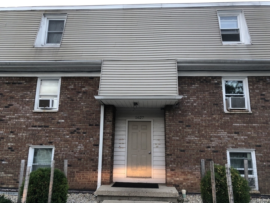 1627 Woodbine Drive - Photo 0