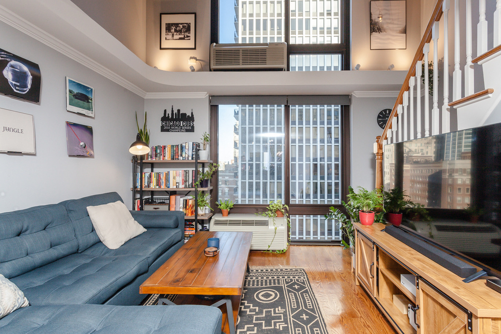 1221 N Dearborn Street - Photo 1