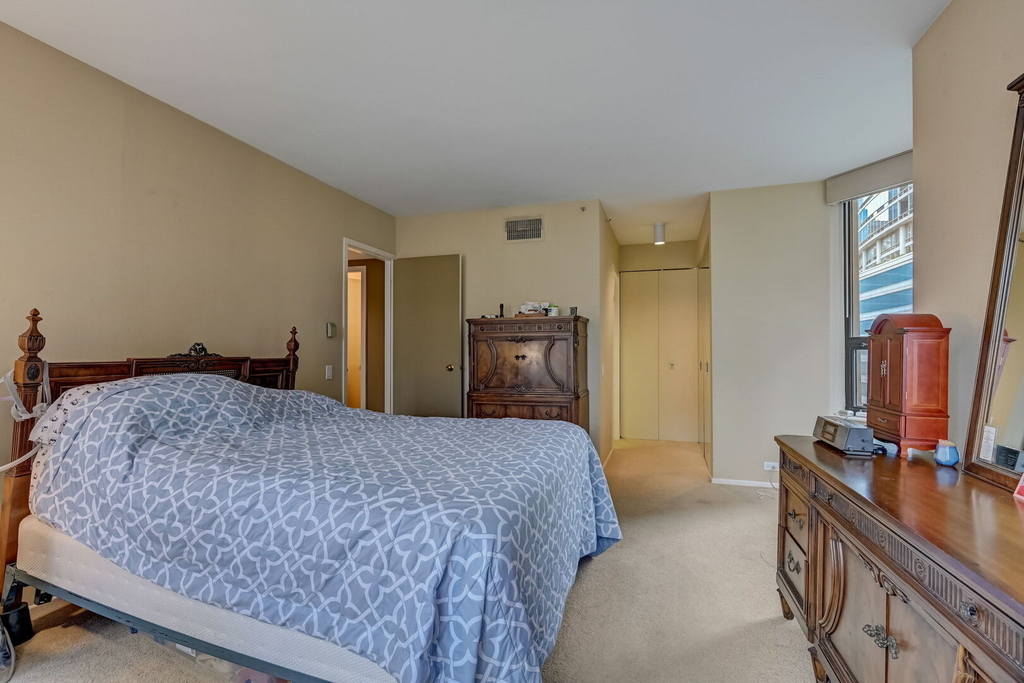 400 E Ohio Street - Photo 16