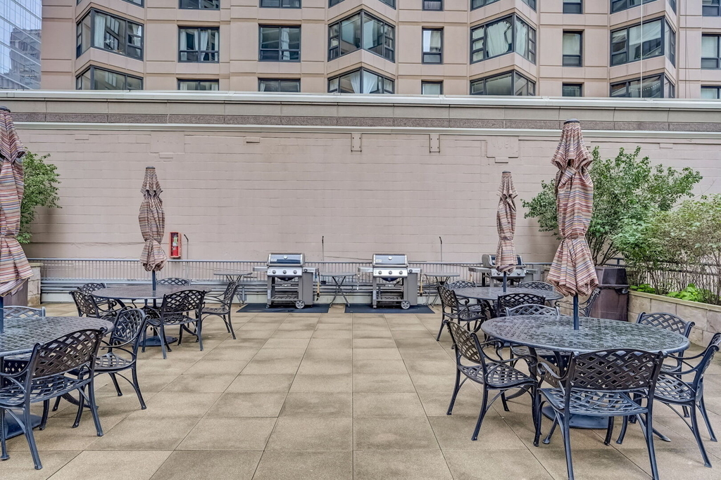 400 E Ohio Street - Photo 33