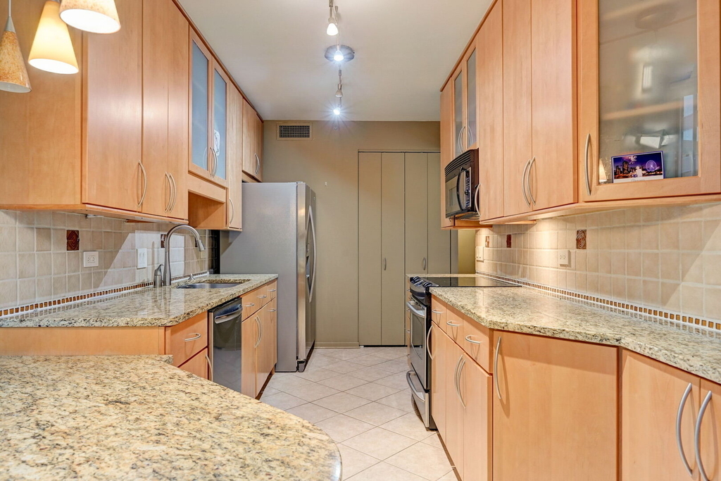 400 E Ohio Street - Photo 5
