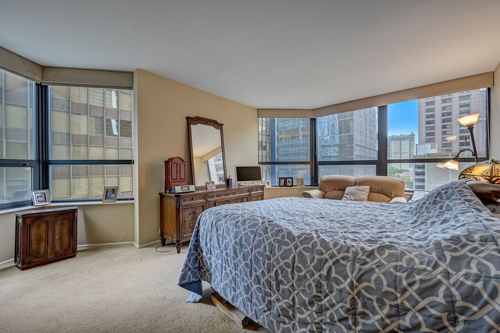 400 E Ohio Street - Photo 14