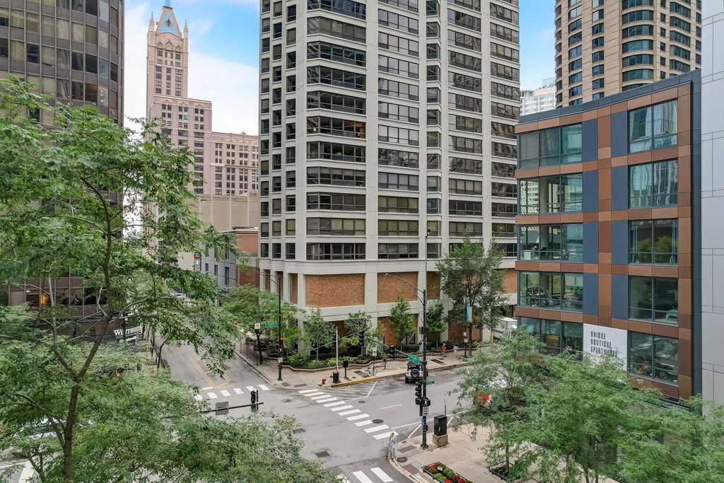 400 E Ohio Street - Photo 24