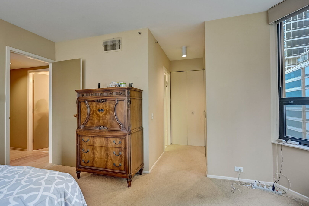 400 E Ohio Street - Photo 11