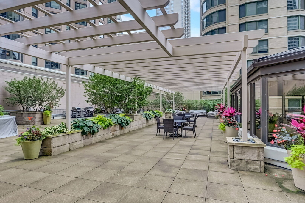 400 E Ohio Street - Photo 37