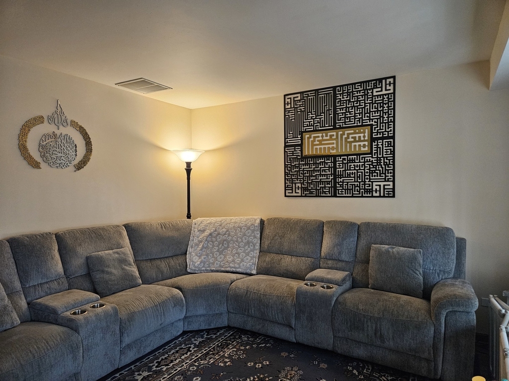 10956 S 76th Avenue - Photo 1
