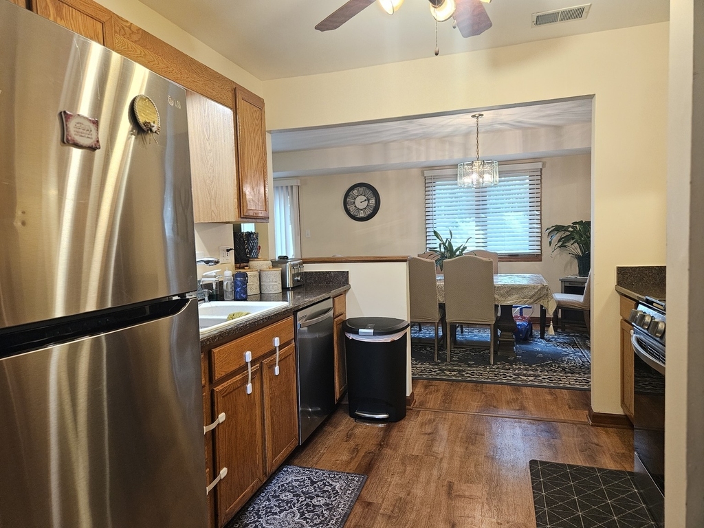 10956 S 76th Avenue - Photo 4