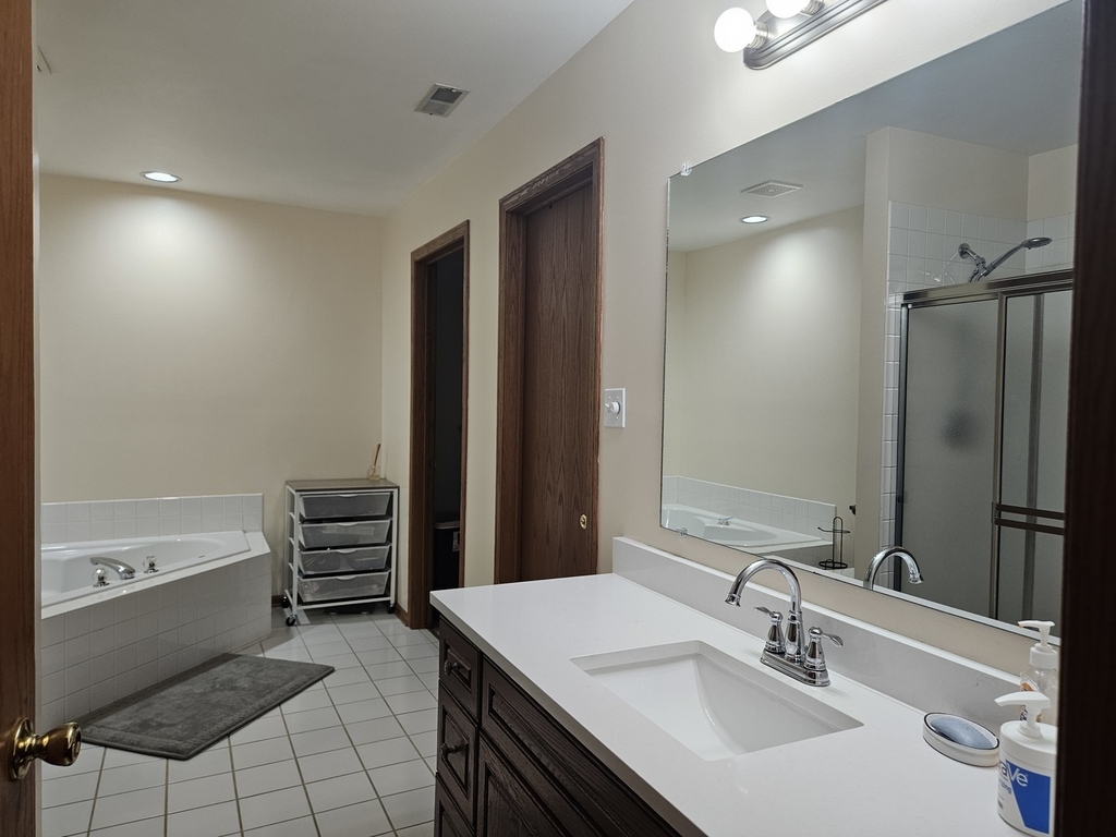 10956 S 76th Avenue - Photo 8