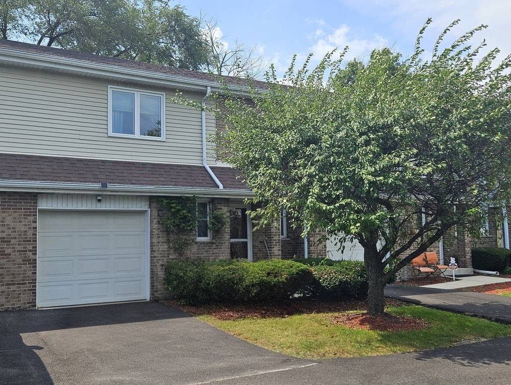 10956 S 76th Avenue - Photo 0