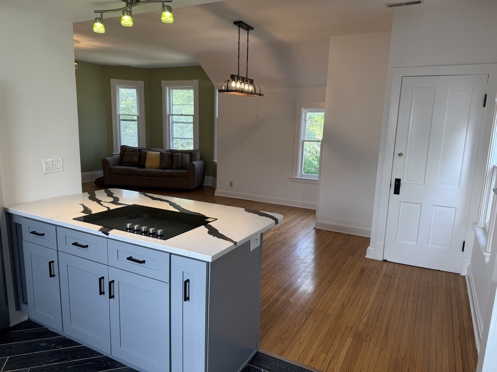 502 E Washington Street - Photo 3