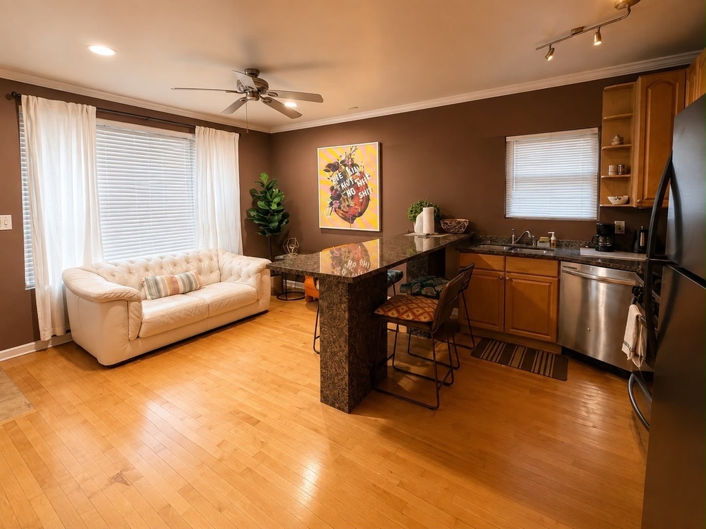 1028 W 20th Place - Photo 5