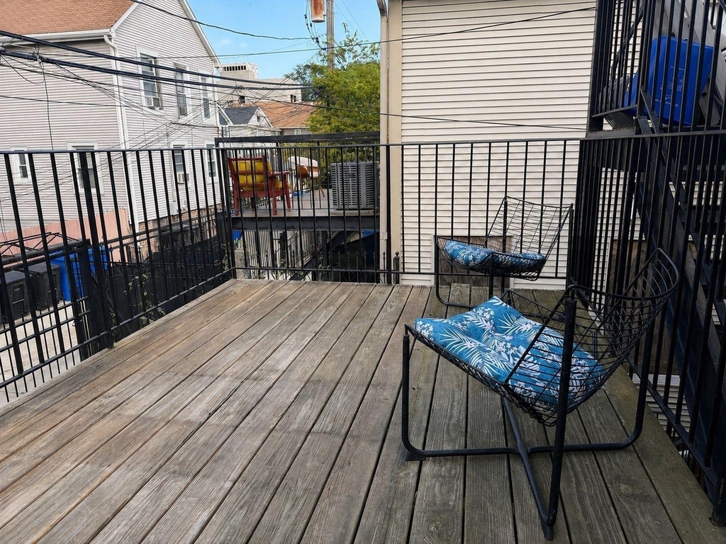 1028 W 20th Place - Photo 19