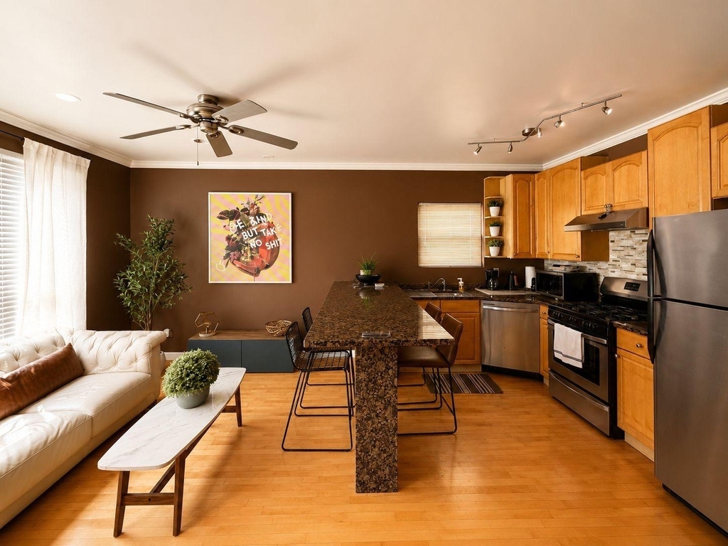1028 W 20th Place - Photo 3