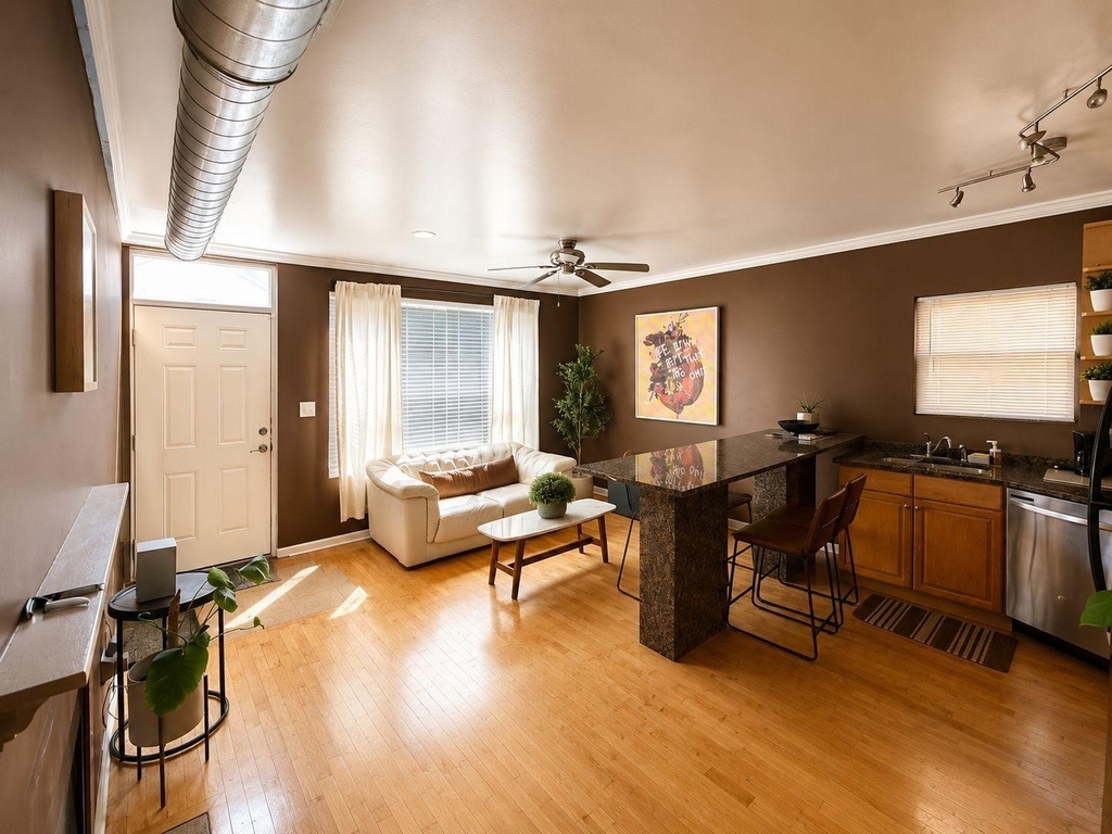 1028 W 20th Place - Photo 4