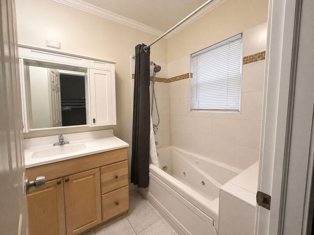 1028 W 20th Place - Photo 12