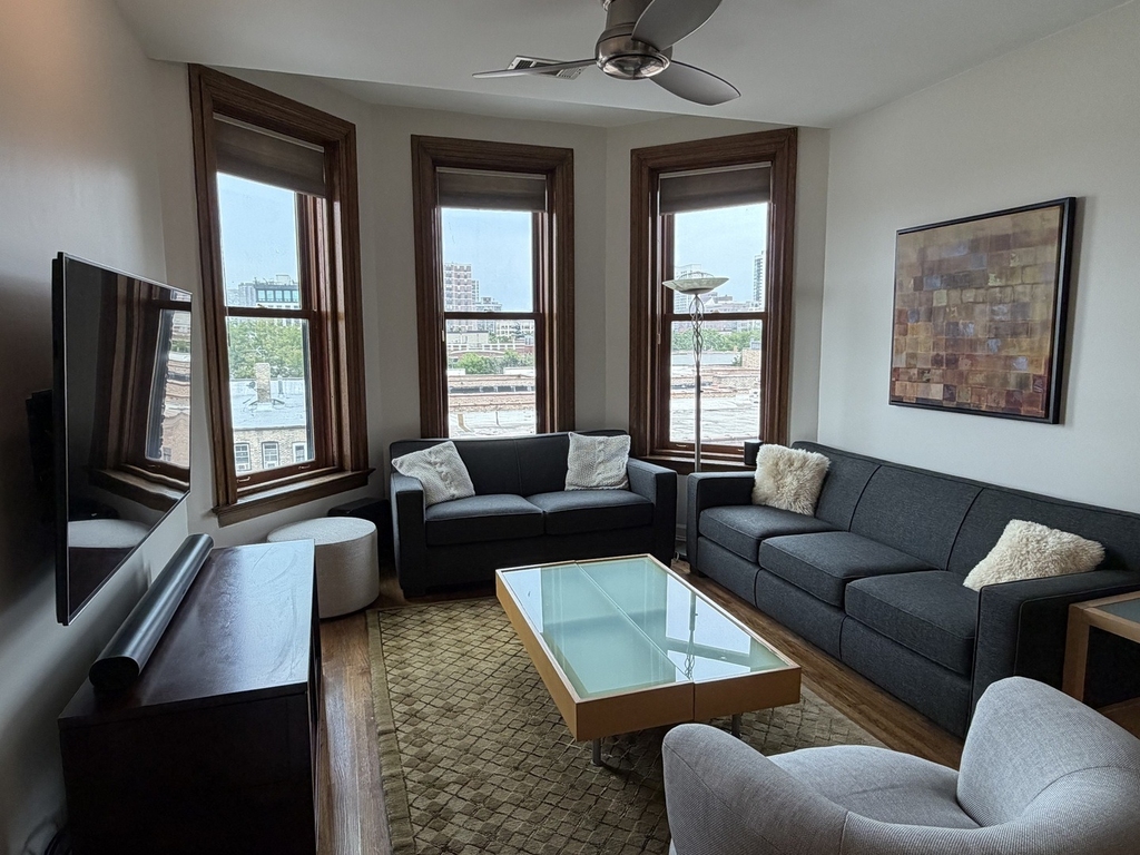 550 W Surf Street - Photo 2