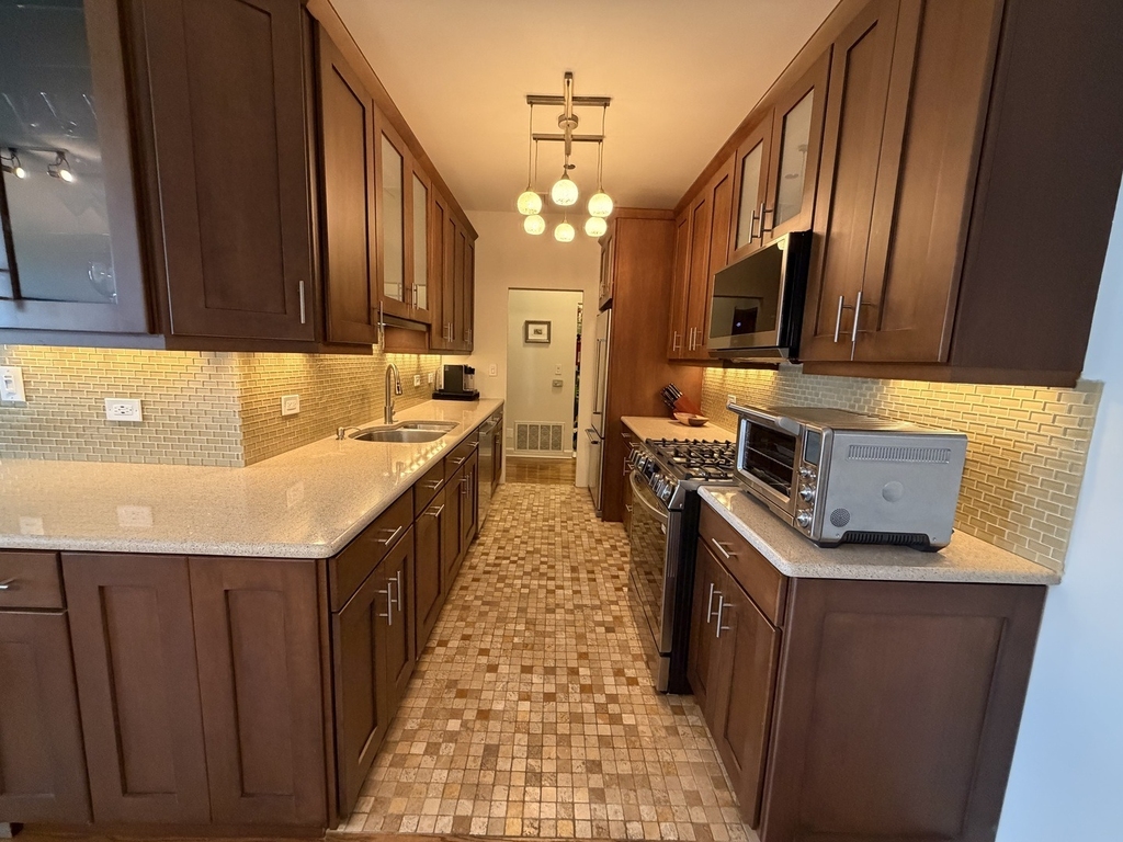 550 W Surf Street - Photo 3