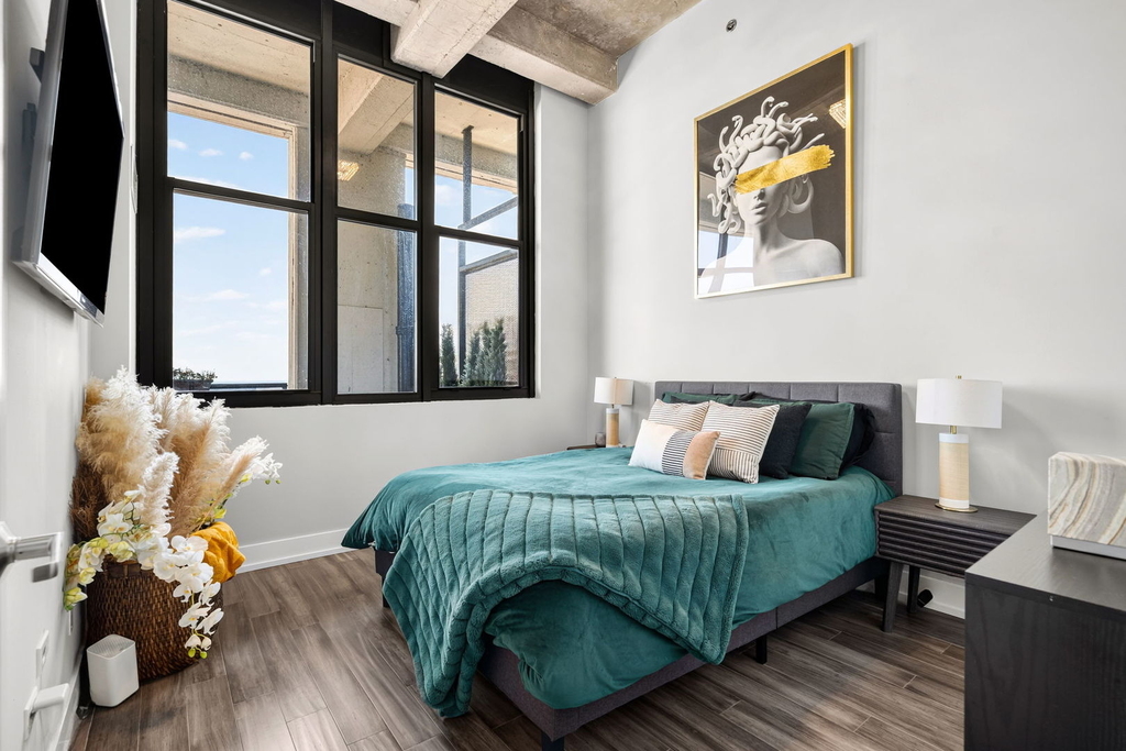 320 E 21st Street - Photo 2