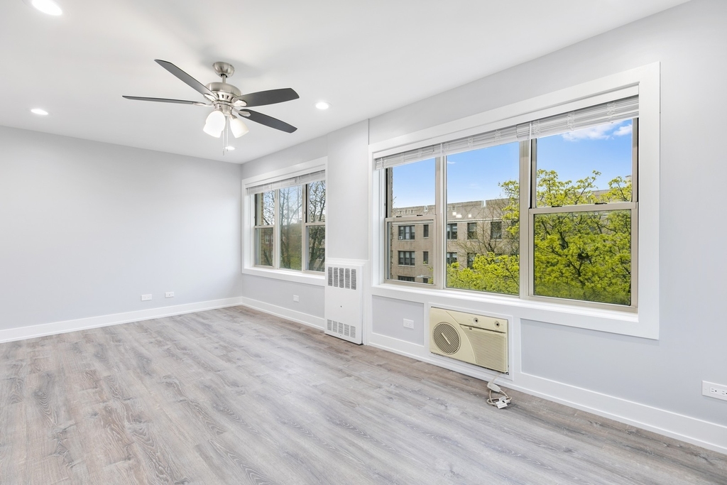 1301 W Estes Avenue - Photo 4