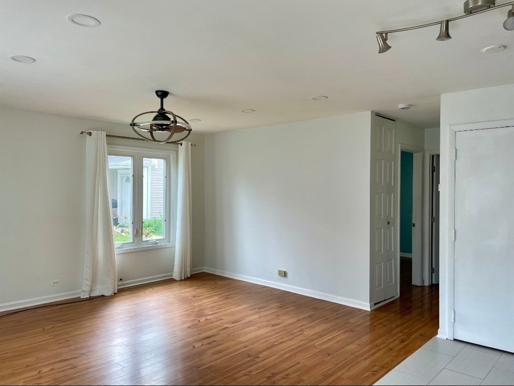1405 Cove Drive - Photo 4