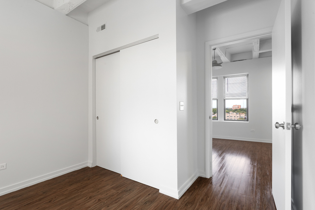 1325 W Wilson Avenue - Photo 8