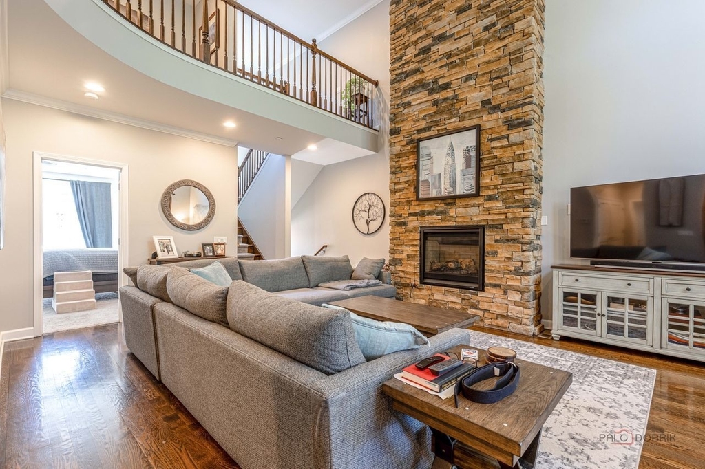 842 Chestnut Street - Photo 3