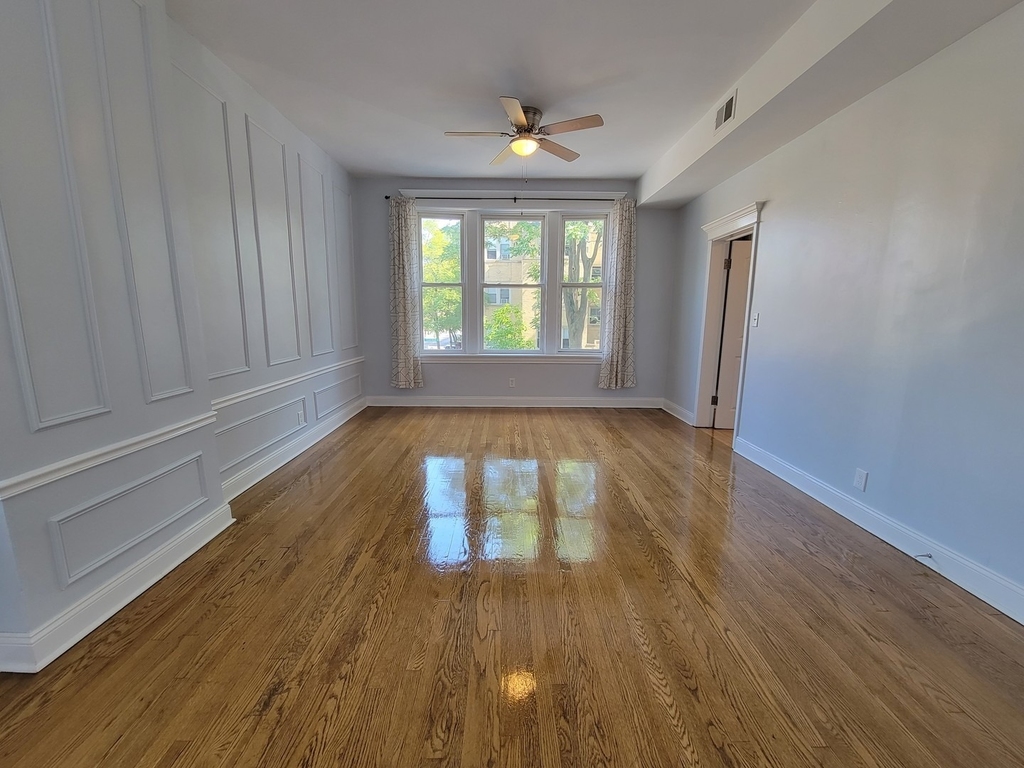 4552 N Claremont Avenue - Photo 2