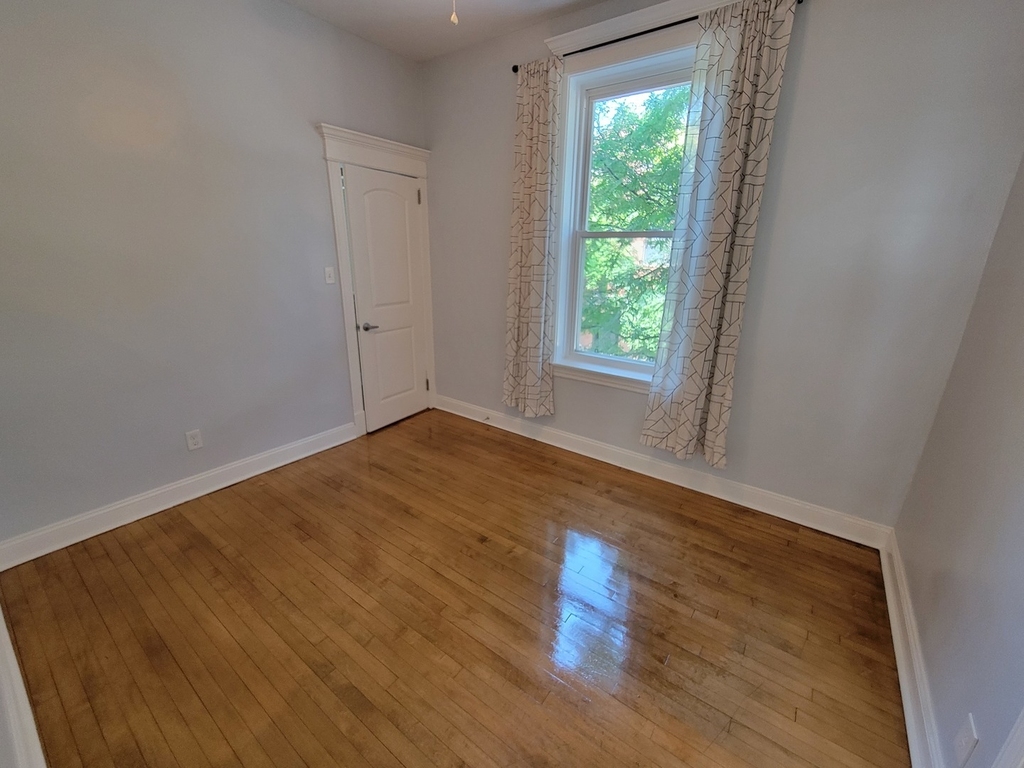 4552 N Claremont Avenue - Photo 10